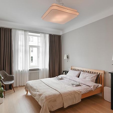 Modern 2-Bdrm Centre Apartment Рига Екстериор снимка